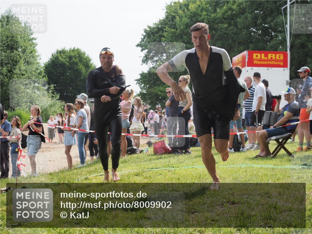15.06.2025 - 27. Vierlanden-Triathlon KatJ http://msf.ph/oto/8009902 15.06.2025 10:07:59 Schwimmen 371, 395, 407 meine-sportfotos.de