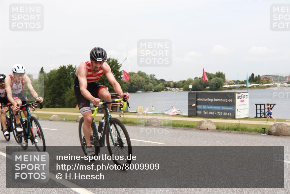 21.06.2025 - 27. Vierlanden-Triathlon H.Heesch http://msf.ph/oto/8009909 15.06.2025 12:32:34 Radfahren 1004, 1006, 1007, 1008 meine-sportfotos.de