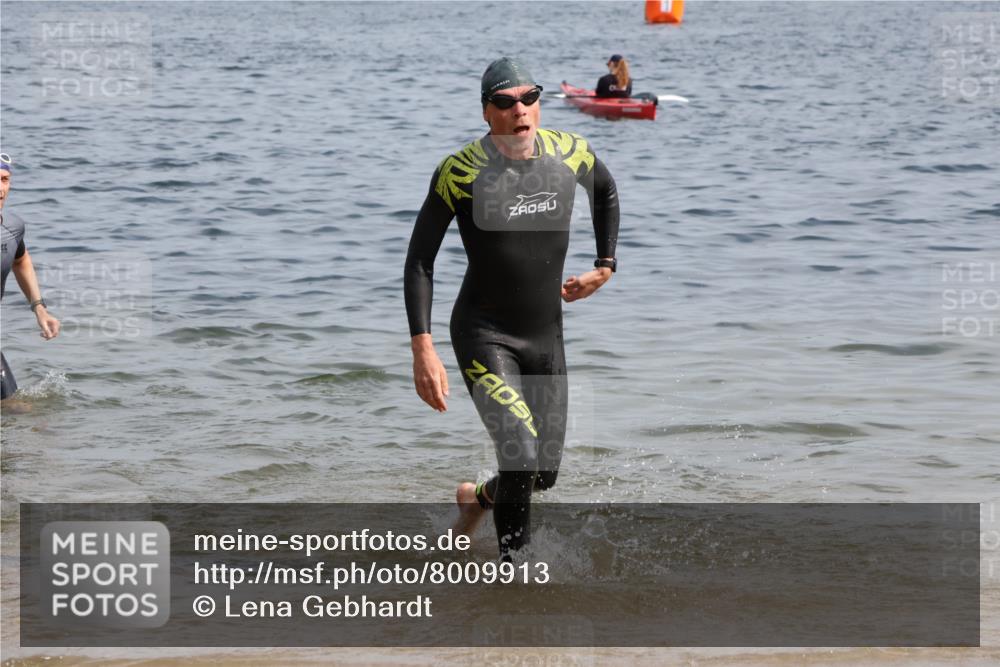 15.06.2025 - 27. Vierlanden-Triathlon Lena Gebhardt http://msf.ph/oto/8009913 15.06.2025 10:07:00 Schwimmen 131, 376, 396, 429, 462, 467 meine-sportfotos.de