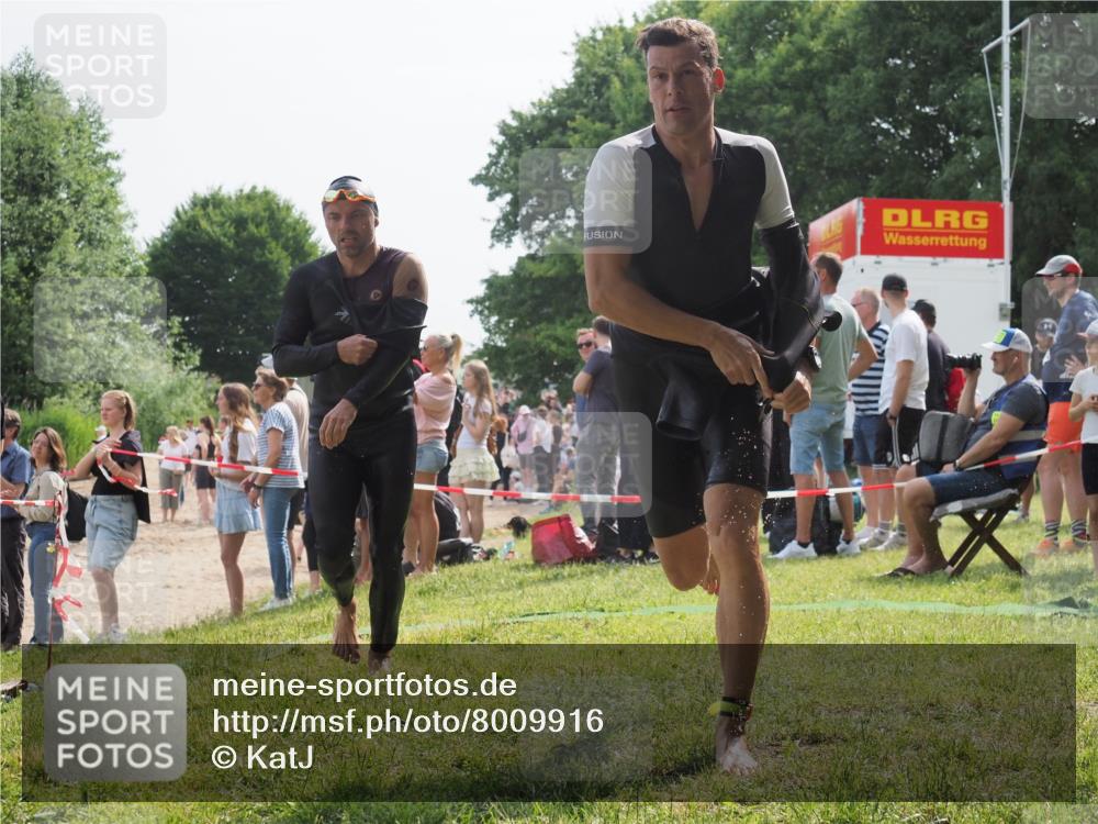 15.06.2025 - 27. Vierlanden-Triathlon KatJ http://msf.ph/oto/8009916 15.06.2025 10:08:00 Schwimmen 371, 395, 407 meine-sportfotos.de