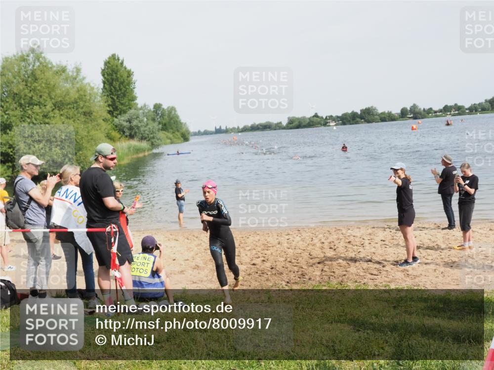 21.06.2025 - 27. Vierlanden-Triathlon MichiJ http://msf.ph/oto/8009917 15.06.2026 10:12:50 Schwimmen 512, 625 meine-sportfotos.de