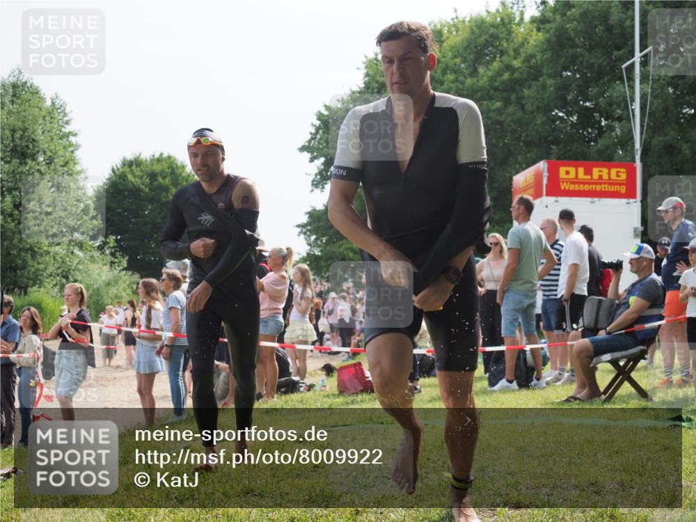 15.06.2025 - 27. Vierlanden-Triathlon KatJ http://msf.ph/oto/8009922 15.06.2025 10:08:00 Schwimmen 371, 395, 407 meine-sportfotos.de