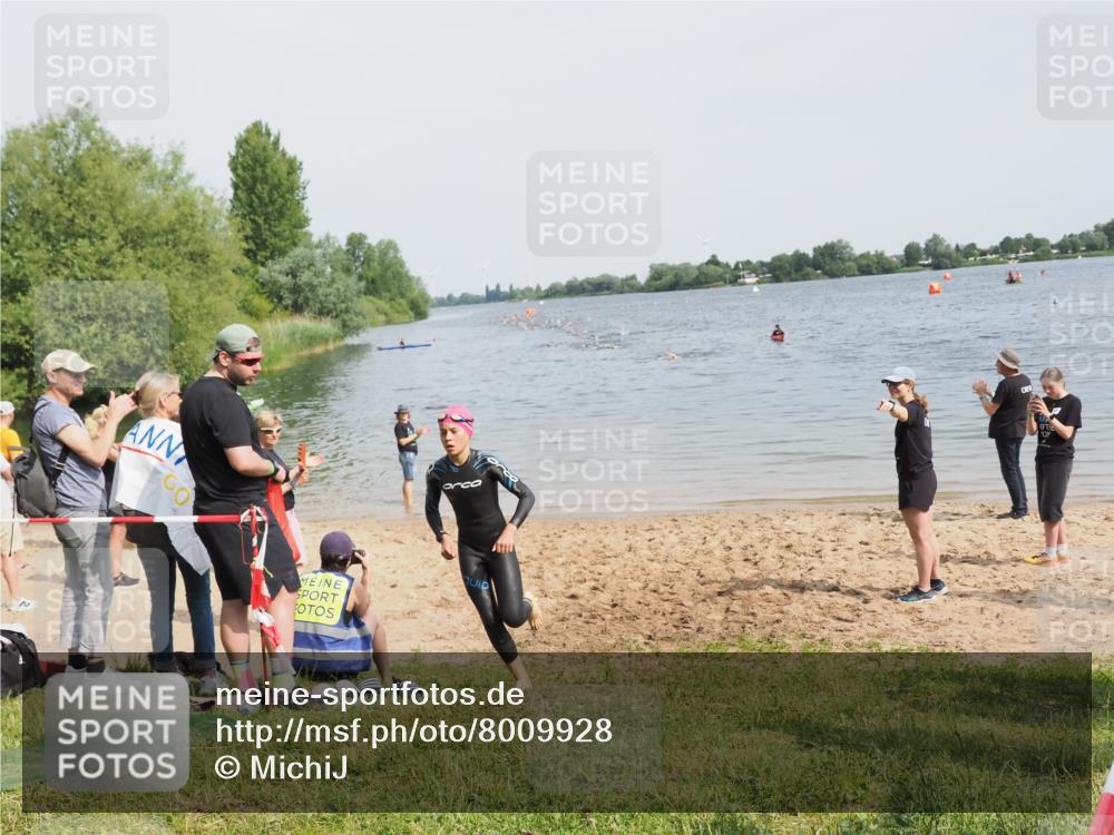 21.06.2025 - 27. Vierlanden-Triathlon MichiJ http://msf.ph/oto/8009928 15.06.2026 10:12:50 Schwimmen 512, 625 meine-sportfotos.de