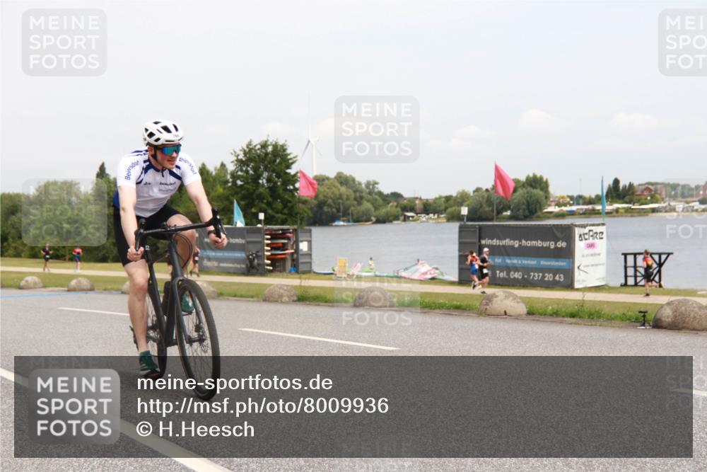 21.06.2025 - 27. Vierlanden-Triathlon H.Heesch http://msf.ph/oto/8009936 15.06.2025 12:32:37 Radfahren 766, 1004, 1006, 1007, 1008 meine-sportfotos.de