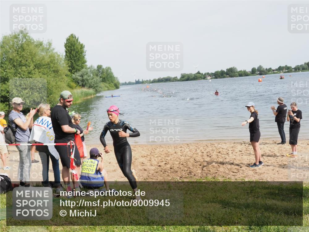 21.06.2025 - 27. Vierlanden-Triathlon MichiJ http://msf.ph/oto/8009945 15.06.2026 10:12:50 Schwimmen 512, 625 meine-sportfotos.de