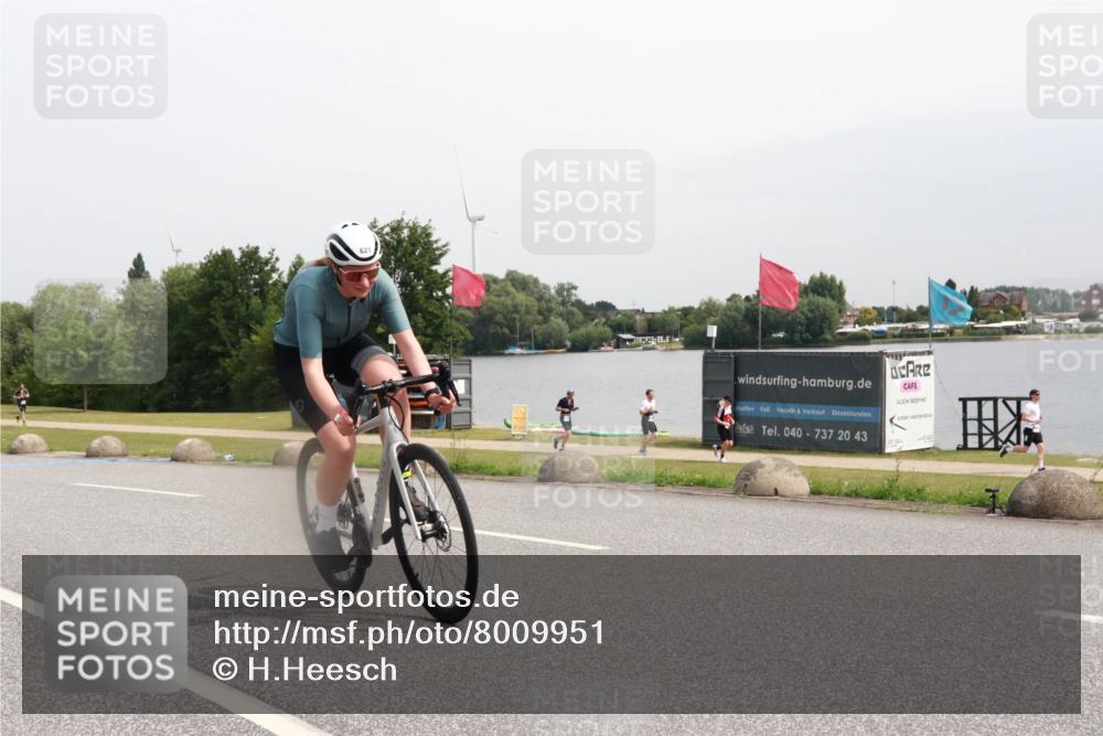 15.06.2025 - 27. Vierlanden-Triathlon H.Heesch http://msf.ph/oto/8009951 15.06.2025 10:59:06 Radfahren 173, 562, 621 meine-sportfotos.de