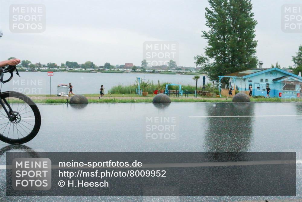 21.06.2025 - 27. Vierlanden-Triathlon H.Heesch http://msf.ph/oto/8009952 15.06.2025 13:44:48 Radfahren 1164, 1172, 1210 meine-sportfotos.de