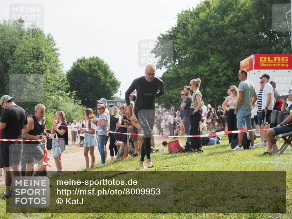 15.06.2025 - 27. Vierlanden-Triathlon KatJ http://msf.ph/oto/8009953 15.06.2025 10:08:09 Schwimmen 295, 373, 403 meine-sportfotos.de