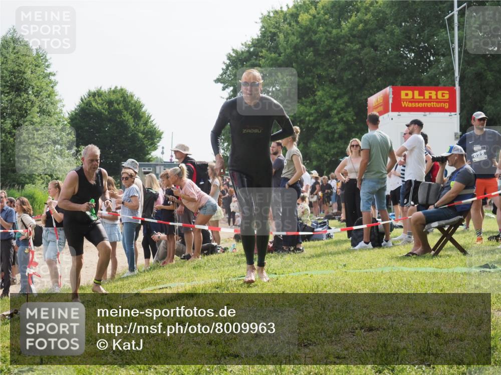 15.06.2025 - 27. Vierlanden-Triathlon KatJ http://msf.ph/oto/8009963 15.06.2025 10:08:10 Schwimmen 295, 373, 403 meine-sportfotos.de