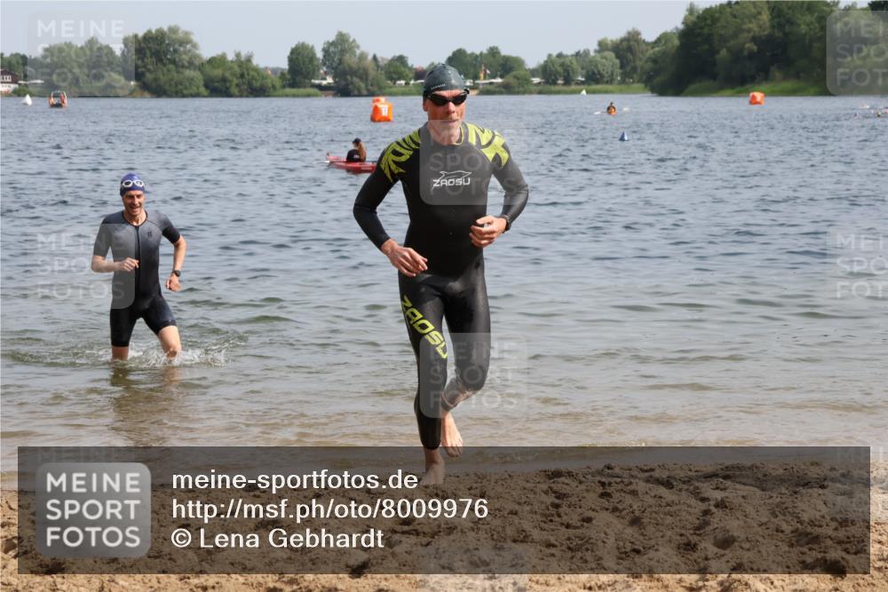 15.06.2025 - 27. Vierlanden-Triathlon Lena Gebhardt http://msf.ph/oto/8009976 15.06.2025 10:07:02 Schwimmen 131, 376, 429, 462, 467 meine-sportfotos.de