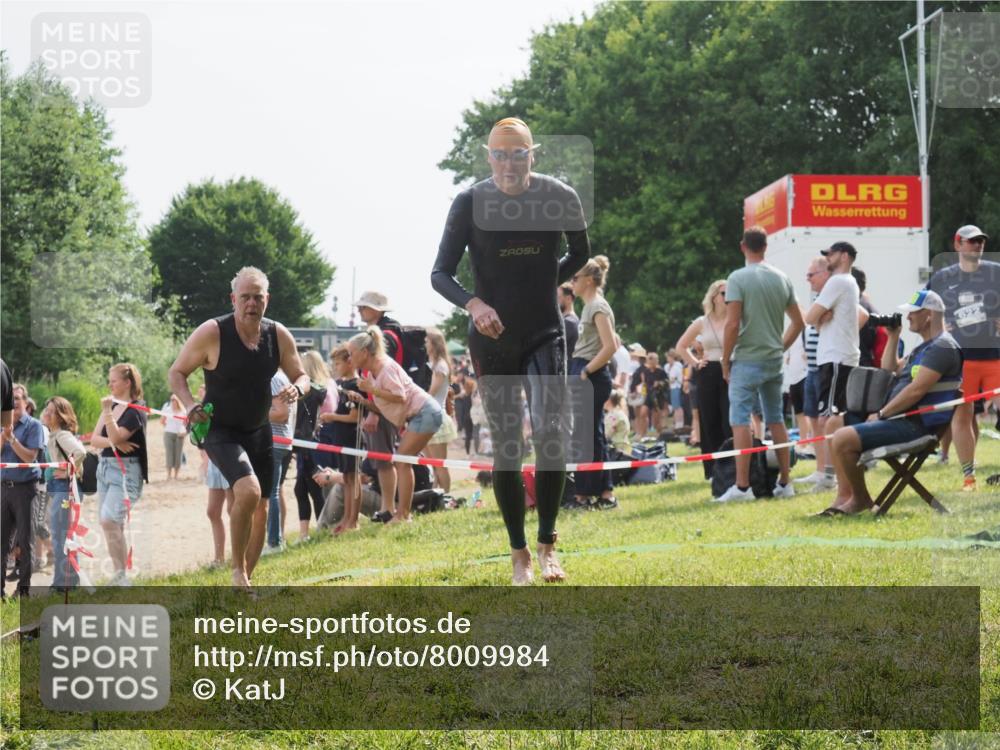 15.06.2025 - 27. Vierlanden-Triathlon KatJ http://msf.ph/oto/8009984 15.06.2025 10:08:10 Schwimmen 295, 373, 403 meine-sportfotos.de