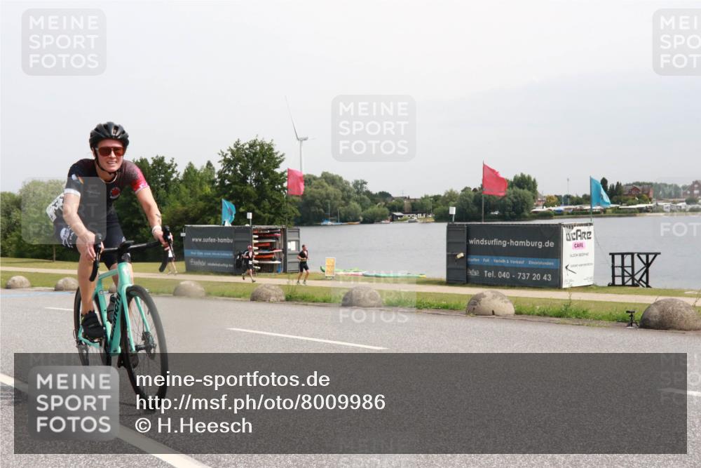 15.06.2025 - 27. Vierlanden-Triathlon H.Heesch http://msf.ph/oto/8009986 15.06.2025 10:59:23 Radfahren 131, 445, 472, 582 meine-sportfotos.de
