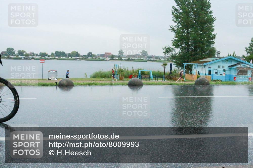 21.06.2025 - 27. Vierlanden-Triathlon H.Heesch http://msf.ph/oto/8009993 15.06.2025 13:46:06 Radfahren 1198, 1218 meine-sportfotos.de