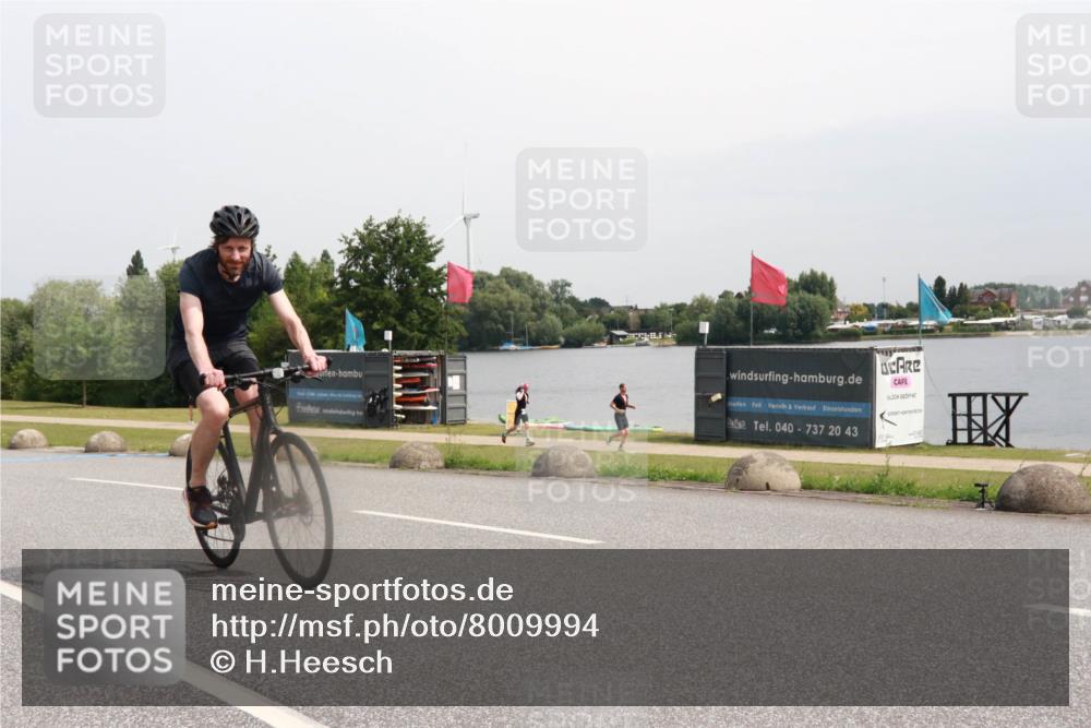 15.06.2025 - 27. Vierlanden-Triathlon H.Heesch http://msf.ph/oto/8009994 15.06.2025 10:59:25 Radfahren 131, 472, 582 meine-sportfotos.de