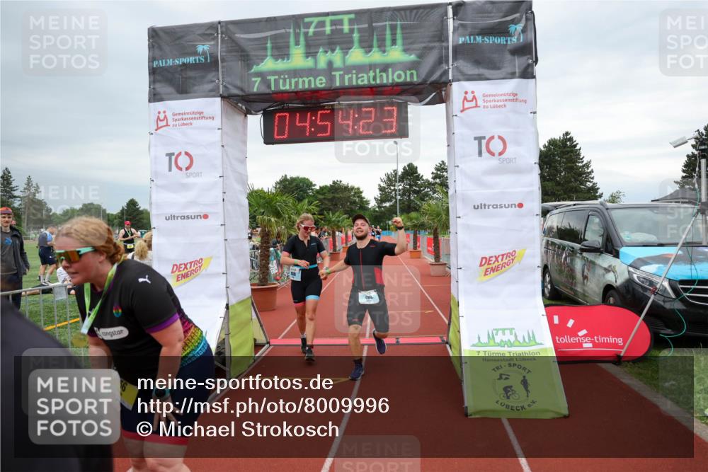 15.06.2025 - 7 Türme Triathlon Michael Strokosch http://msf.ph/oto/8009996 15.06.2025 14:54:23 Ziel 408, 409, 766, 874 meine-sportfotos.de