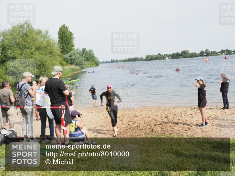 21.06.2025 - 27. Vierlanden-Triathlon MichiJ http://msf.ph/oto/8010000 15.06.2026 10:12:58 Schwimmen 512 meine-sportfotos.de