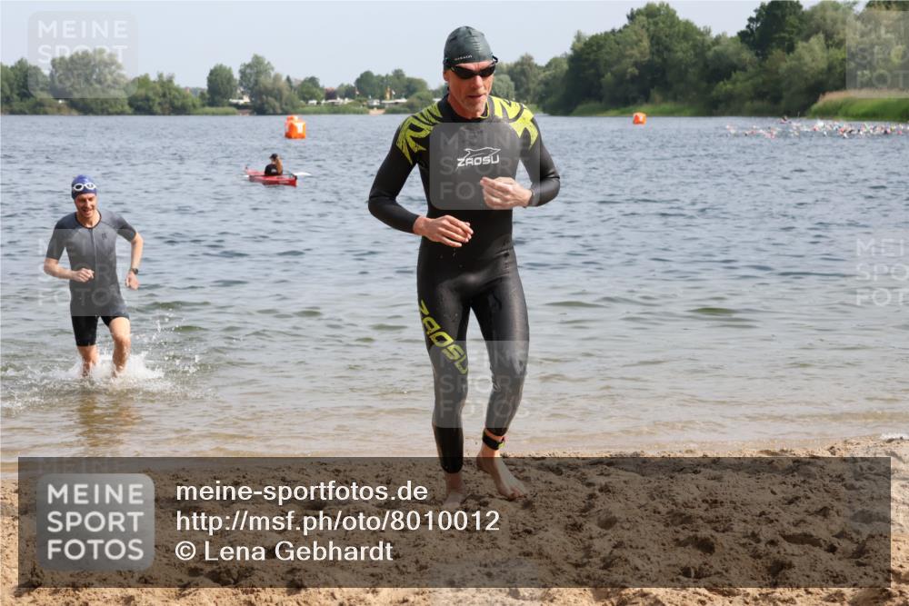 15.06.2025 - 27. Vierlanden-Triathlon Lena Gebhardt http://msf.ph/oto/8010012 15.06.2025 10:07:03 Schwimmen 131, 376, 429, 462, 467 meine-sportfotos.de