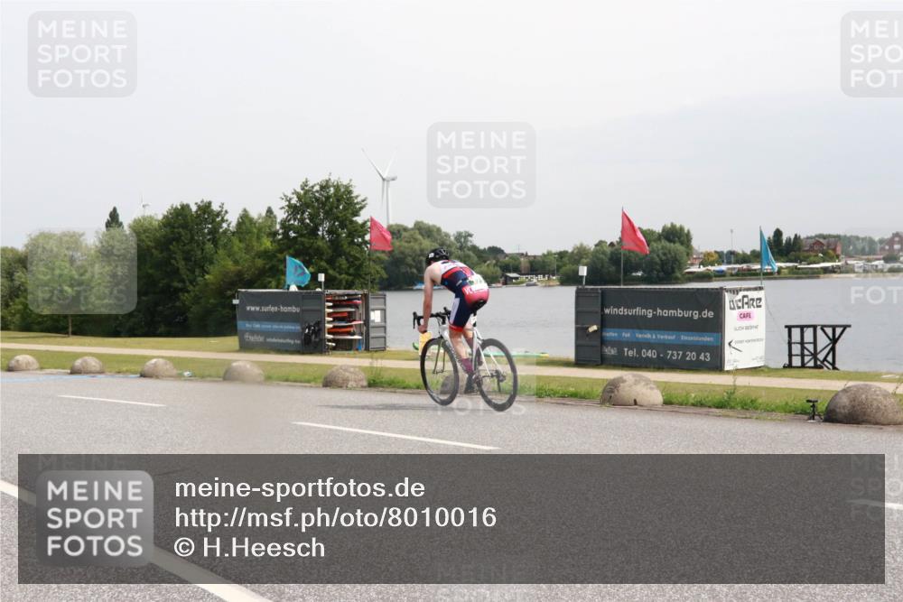 15.06.2025 - 27. Vierlanden-Triathlon H.Heesch http://msf.ph/oto/8010016 15.06.2025 10:59:33 Radfahren 220, 611, 652 meine-sportfotos.de