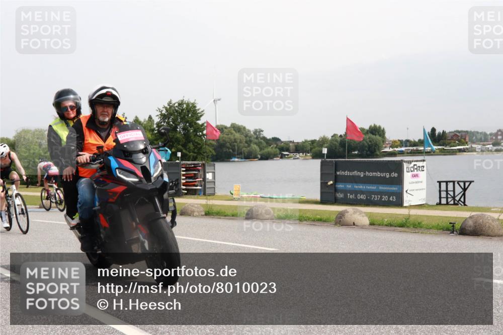 15.06.2025 - 27. Vierlanden-Triathlon H.Heesch http://msf.ph/oto/8010023 15.06.2025 10:59:34 Radfahren 206, 220, 526, 611, 652, 775 meine-sportfotos.de