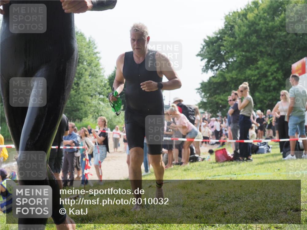 15.06.2025 - 27. Vierlanden-Triathlon KatJ http://msf.ph/oto/8010032 15.06.2025 10:08:12 Schwimmen 295, 373, 403 meine-sportfotos.de