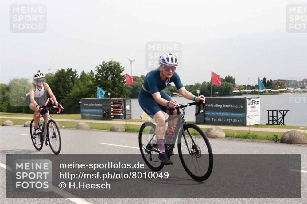 15.06.2025 - 27. Vierlanden-Triathlon H.Heesch http://msf.ph/oto/8010049 15.06.2025 10:59:36 Radfahren 206, 220, 526, 611, 652, 775 meine-sportfotos.de