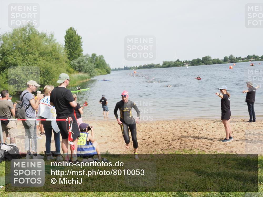 21.06.2025 - 27. Vierlanden-Triathlon MichiJ http://msf.ph/oto/8010053 15.06.2026 10:12:59 Schwimmen 512 meine-sportfotos.de