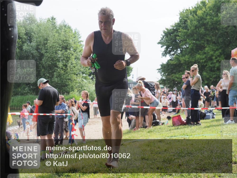 15.06.2025 - 27. Vierlanden-Triathlon KatJ http://msf.ph/oto/8010062 15.06.2025 10:08:13 Schwimmen 295, 373, 399, 403 meine-sportfotos.de