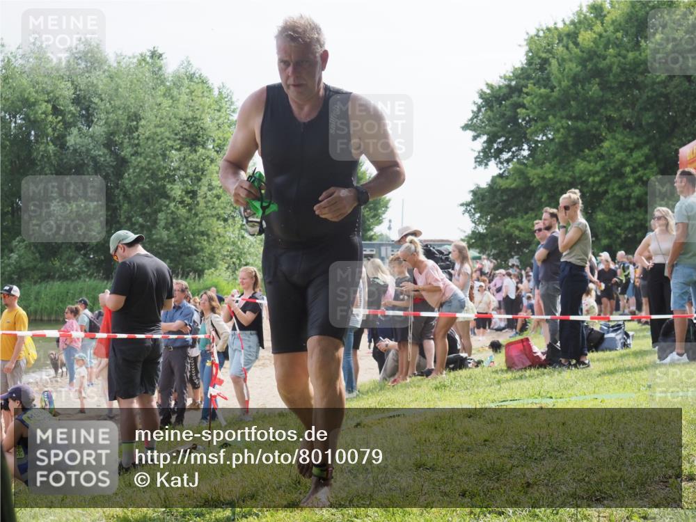 15.06.2025 - 27. Vierlanden-Triathlon KatJ http://msf.ph/oto/8010079 15.06.2025 10:08:13 Schwimmen 295, 373, 399, 403 meine-sportfotos.de