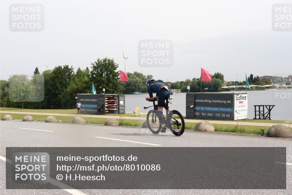 15.06.2025 - 27. Vierlanden-Triathlon H.Heesch http://msf.ph/oto/8010086 15.06.2025 10:59:58 Radfahren 374, 682 meine-sportfotos.de