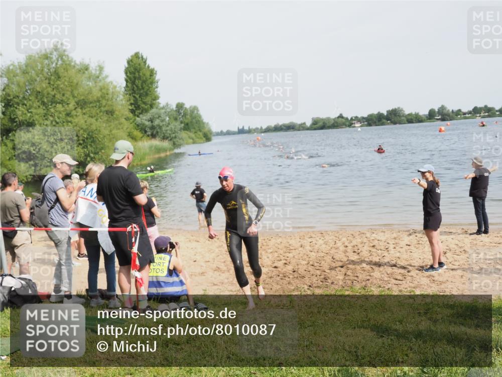 21.06.2025 - 27. Vierlanden-Triathlon MichiJ http://msf.ph/oto/8010087 15.06.2026 10:12:59 Schwimmen 512 meine-sportfotos.de