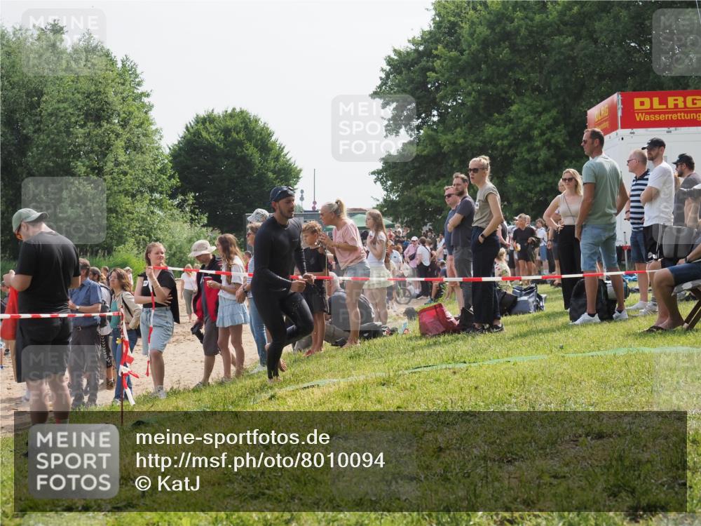 15.06.2025 - 27. Vierlanden-Triathlon KatJ http://msf.ph/oto/8010094 15.06.2025 10:08:15 Schwimmen 295, 373, 399, 403 meine-sportfotos.de