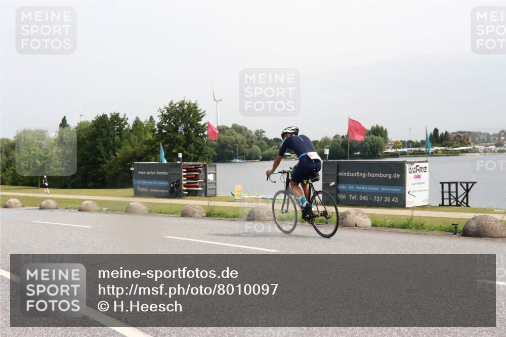 15.06.2025 - 27. Vierlanden-Triathlon H.Heesch http://msf.ph/oto/8010097 15.06.2025 11:00:14 Radfahren 70, 113 meine-sportfotos.de