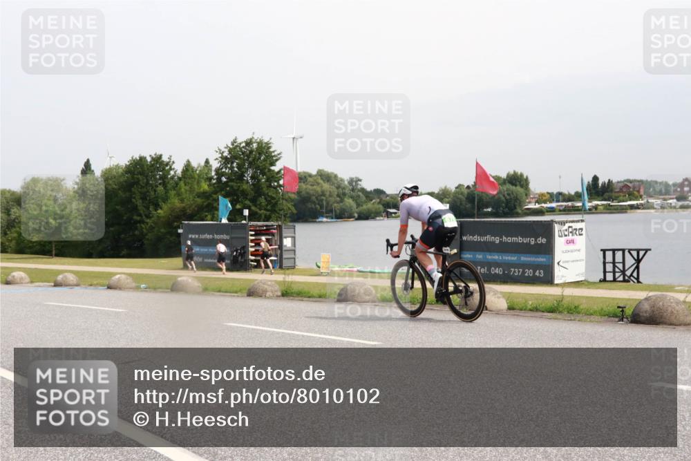 15.06.2025 - 27. Vierlanden-Triathlon H.Heesch http://msf.ph/oto/8010102 15.06.2025 11:00:23 Radfahren 676 meine-sportfotos.de