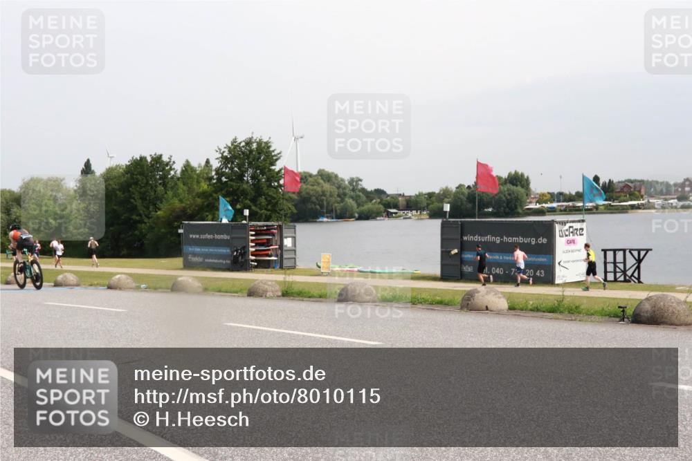 15.06.2025 - 27. Vierlanden-Triathlon H.Heesch http://msf.ph/oto/8010115 15.06.2025 11:00:28 Radfahren 227, 650, 676 meine-sportfotos.de