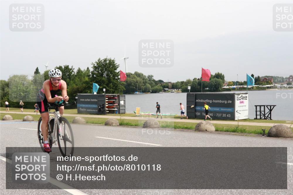 15.06.2025 - 27. Vierlanden-Triathlon H.Heesch http://msf.ph/oto/8010118 15.06.2025 11:00:30 Radfahren 227, 489, 571, 650, 676 meine-sportfotos.de