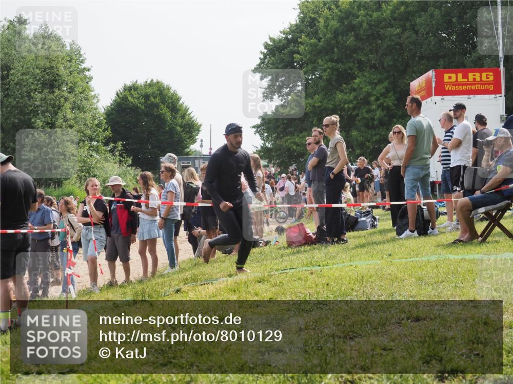 15.06.2025 - 27. Vierlanden-Triathlon KatJ http://msf.ph/oto/8010129 15.06.2025 10:08:16 Schwimmen 295, 373, 399, 403 meine-sportfotos.de