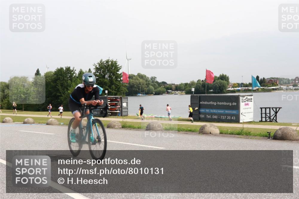 15.06.2025 - 27. Vierlanden-Triathlon H.Heesch http://msf.ph/oto/8010131 15.06.2025 11:00:31 Radfahren 227, 489, 571, 650, 676 meine-sportfotos.de