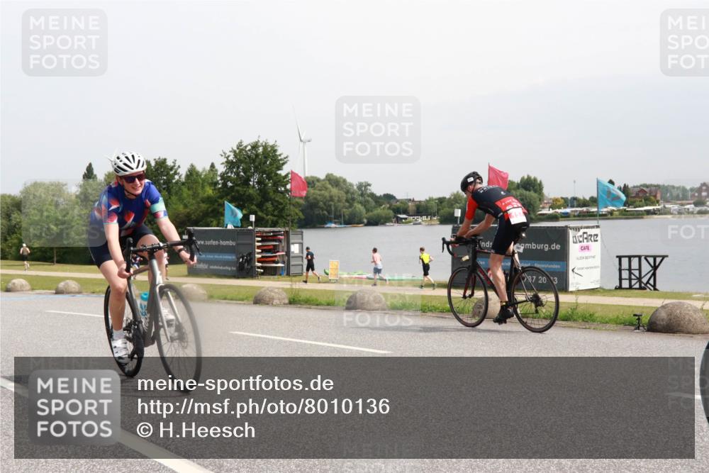 15.06.2025 - 27. Vierlanden-Triathlon H.Heesch http://msf.ph/oto/8010136 15.06.2025 11:00:32 Radfahren 227, 489, 571, 650 meine-sportfotos.de