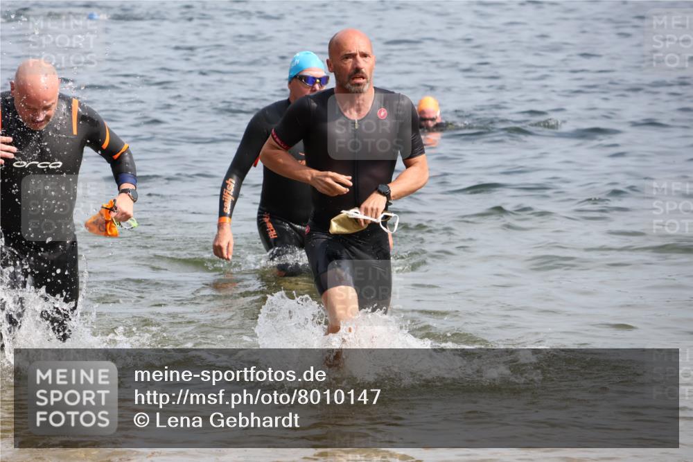 15.06.2025 - 27. Vierlanden-Triathlon Lena Gebhardt http://msf.ph/oto/8010147 15.06.2025 10:07:11 Schwimmen 376, 383, 431, 459, 462 meine-sportfotos.de