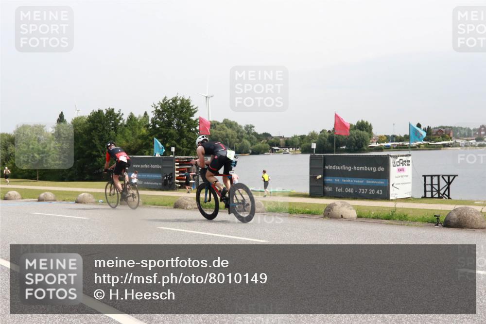 15.06.2025 - 27. Vierlanden-Triathlon H.Heesch http://msf.ph/oto/8010149 15.06.2025 11:00:33 Radfahren 157, 227, 489, 571, 638, 650 meine-sportfotos.de