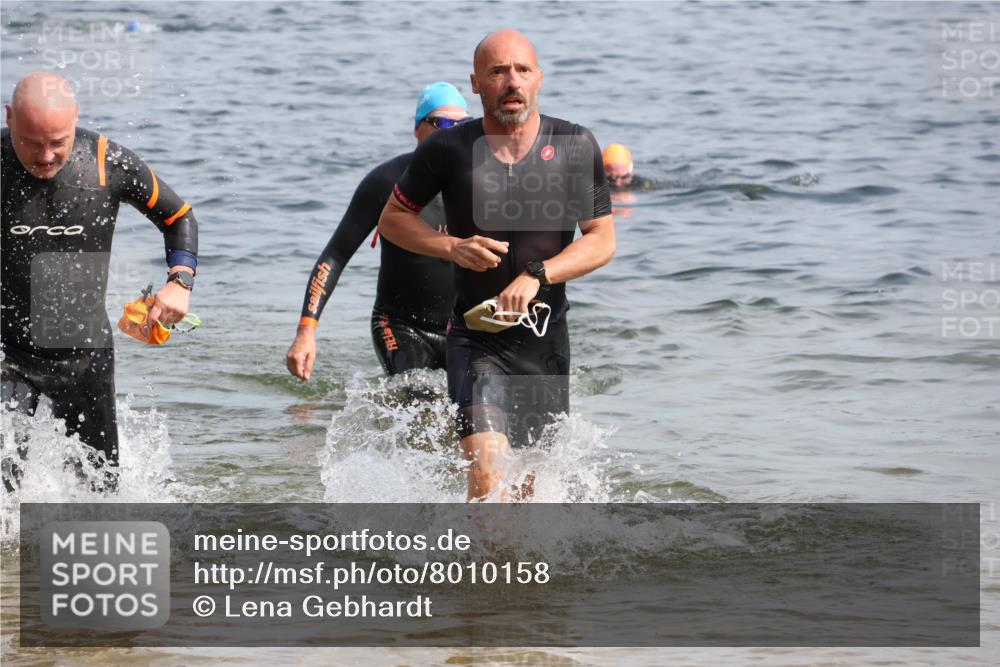 15.06.2025 - 27. Vierlanden-Triathlon Lena Gebhardt http://msf.ph/oto/8010158 15.06.2025 10:07:11 Schwimmen 376, 383, 431, 459, 462 meine-sportfotos.de