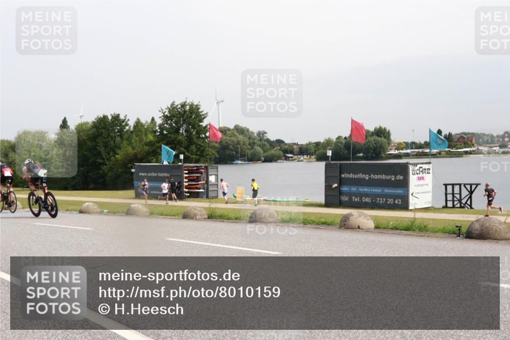 15.06.2025 - 27. Vierlanden-Triathlon H.Heesch http://msf.ph/oto/8010159 15.06.2025 11:00:33 Radfahren 157, 227, 489, 571, 638, 650 meine-sportfotos.de