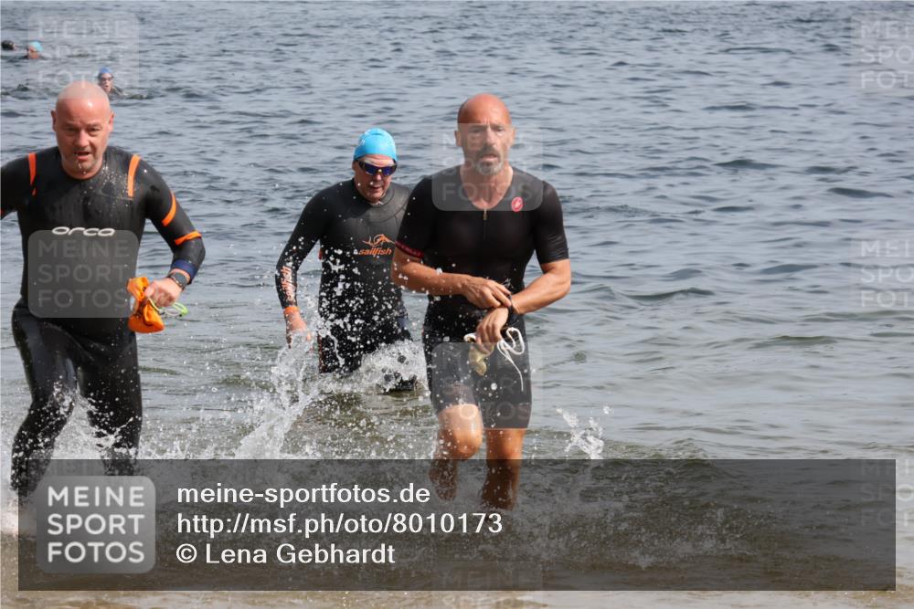 15.06.2025 - 27. Vierlanden-Triathlon Lena Gebhardt http://msf.ph/oto/8010173 15.06.2025 10:07:12 Schwimmen 376, 383, 431, 459, 462 meine-sportfotos.de