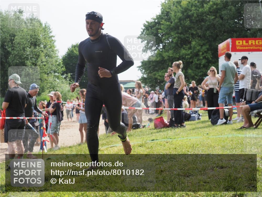 15.06.2025 - 27. Vierlanden-Triathlon KatJ http://msf.ph/oto/8010182 15.06.2025 10:08:19 Schwimmen 295, 373, 399 meine-sportfotos.de