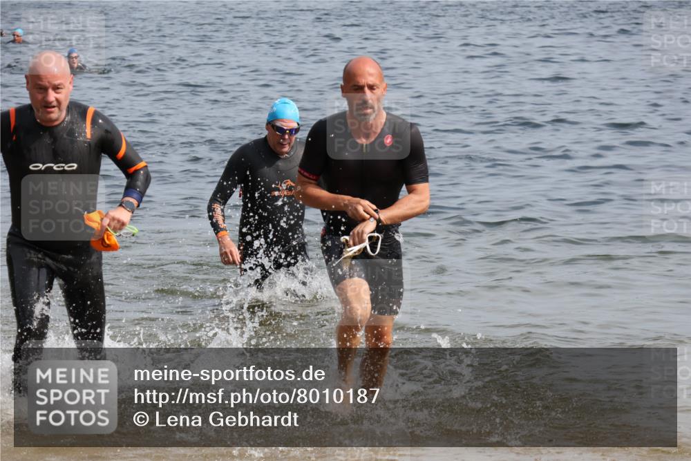 15.06.2025 - 27. Vierlanden-Triathlon Lena Gebhardt http://msf.ph/oto/8010187 15.06.2025 10:07:12 Schwimmen 376, 383, 431, 459, 462 meine-sportfotos.de