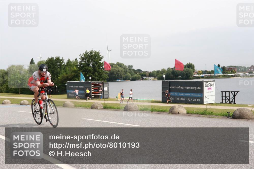 15.06.2025 - 27. Vierlanden-Triathlon H.Heesch http://msf.ph/oto/8010193 15.06.2025 11:00:36 Radfahren 157, 162, 227, 489, 571, 638, 650 meine-sportfotos.de