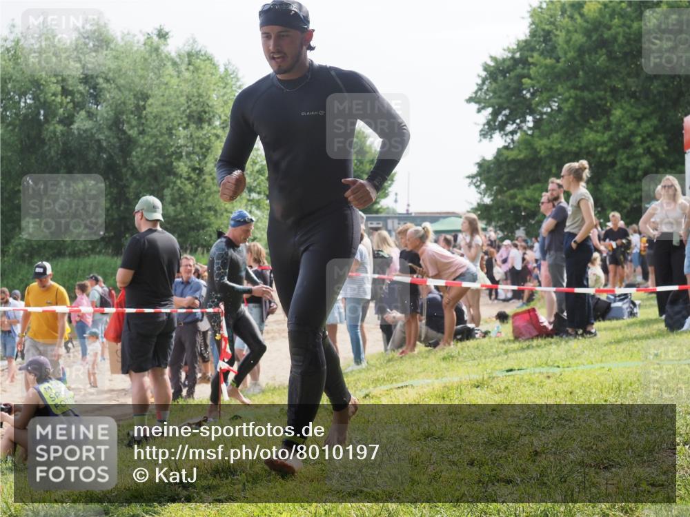 15.06.2025 - 27. Vierlanden-Triathlon KatJ http://msf.ph/oto/8010197 15.06.2025 10:08:19 Schwimmen 295, 373, 399 meine-sportfotos.de