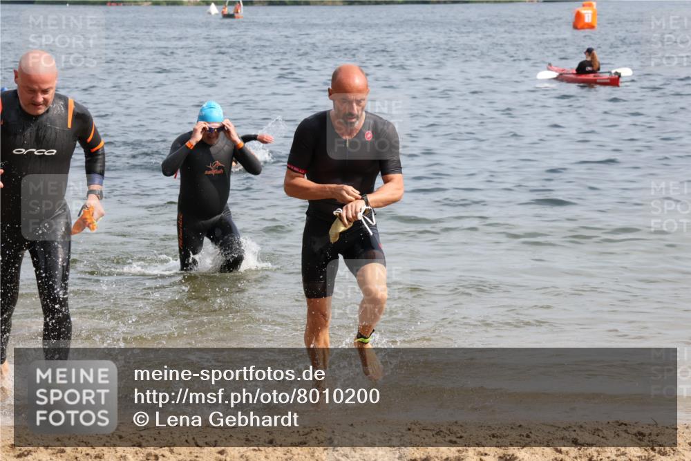 15.06.2025 - 27. Vierlanden-Triathlon Lena Gebhardt http://msf.ph/oto/8010200 15.06.2025 10:07:13 Schwimmen 374, 376, 383, 431, 459, 462 meine-sportfotos.de