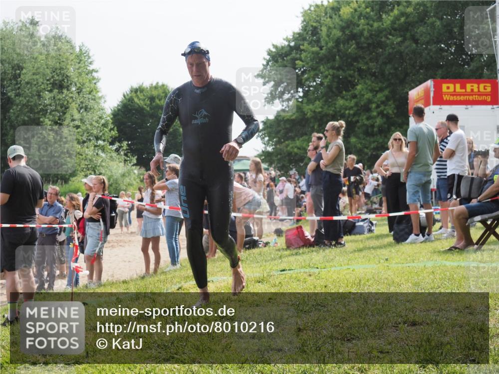 15.06.2025 - 27. Vierlanden-Triathlon KatJ http://msf.ph/oto/8010216 15.06.2025 10:08:22 Schwimmen 295, 399 meine-sportfotos.de