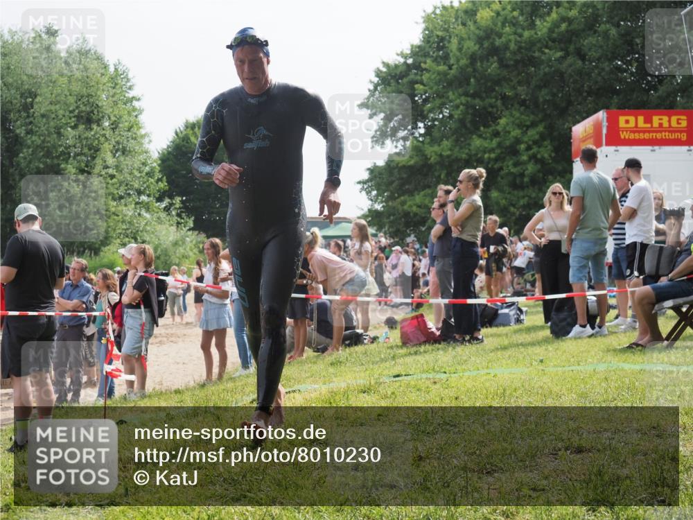 15.06.2025 - 27. Vierlanden-Triathlon KatJ http://msf.ph/oto/8010230 15.06.2025 10:08:22 Schwimmen 295, 399 meine-sportfotos.de